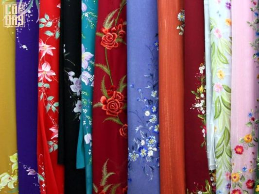 Quà tặng cô giáo 20 11 thường được nhiều phụ huynh chọn để tặng cô giáo là vải may.