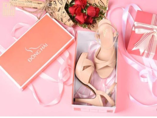 Giày dép luôn là một phụ kiện được các cô gái yêu thích và thường xuyên lựa chọn.